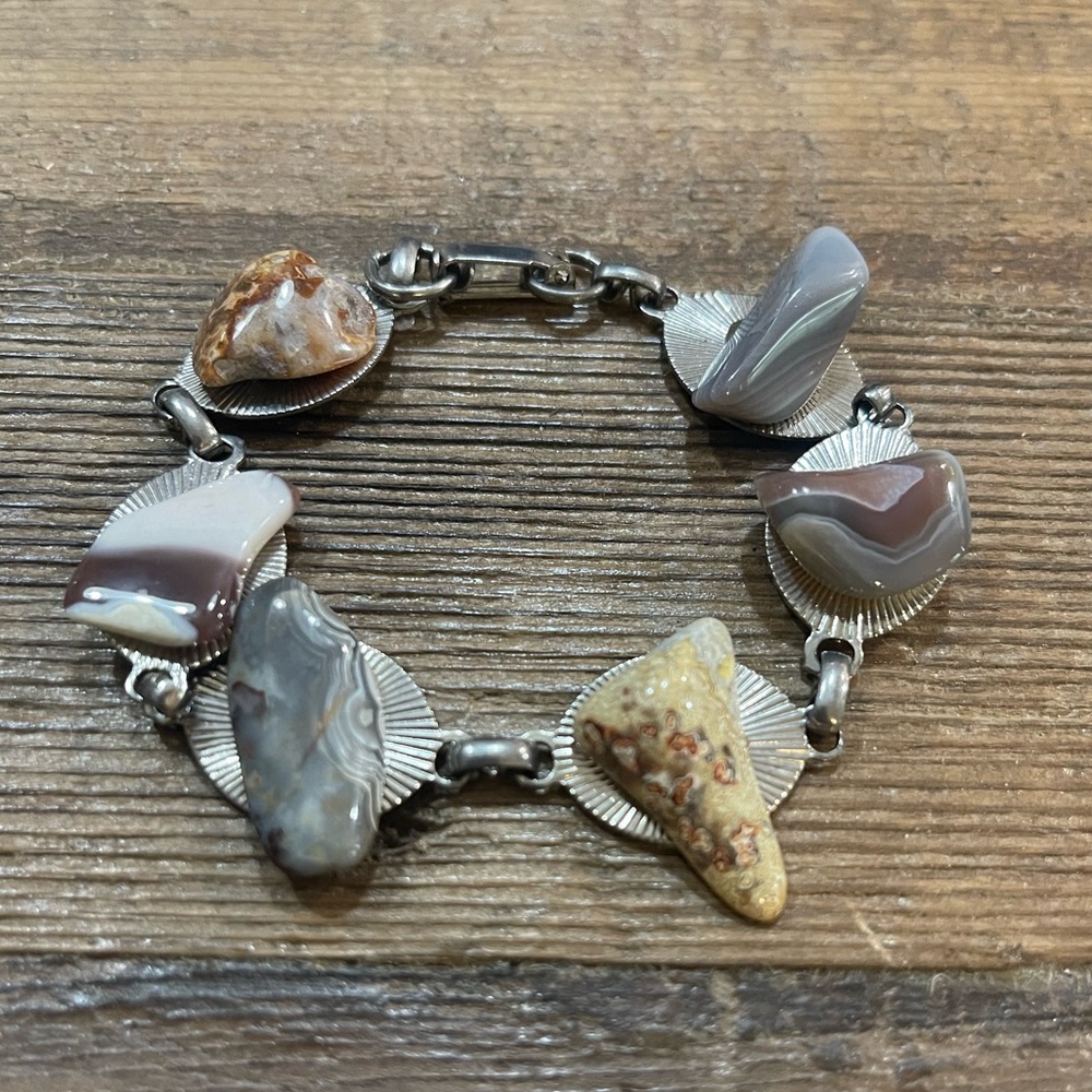 Stone Charm Link Clasp Bracelet